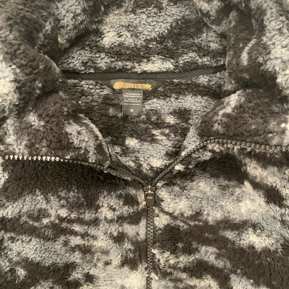 Athleta Tugga Sherpa Cozy Black and Gray Fleece Jacket - Picture 5 of 5